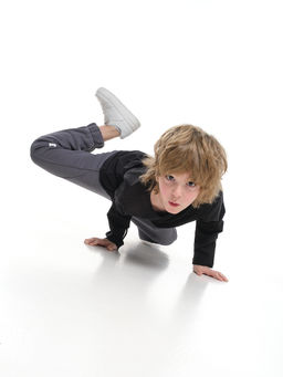 Брюки с шевроном для мальчика штаны спортивные 22-7683 светлый графит - Mini maxi фото 2