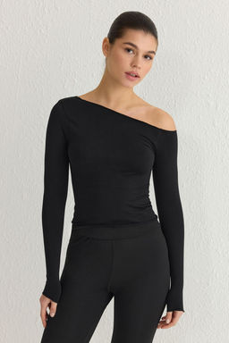 TRENDYOLMILLA Siyah Seamless/Dikissiz Uzun Kollu Orme T-Shirt THMSS25TS00004