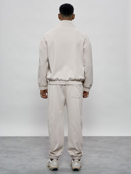 Спортивный костюм бежевого цвета