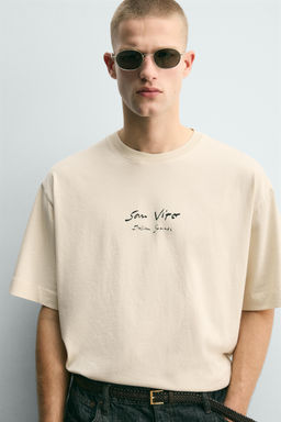 CAMISETA TEXTOS ESTAMPADOS / Crudo / Beige