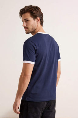 Lacivert Regular/Normal Kesim Kontrast Yaka ve Kol Detayl? Pike Dokulu T-Shirt TMNSS26TS00009