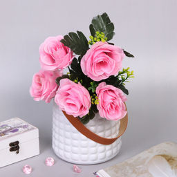 Цена за 2 шт. Ваза из пластика "Адель" 14*14,5см клетка, цвет белый