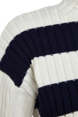 Ekru Crop Genis Kal?p Cizgili Ak?tma Detayl? Triko Kazak TWOAW24KZ00905 - Trendyolmilla фото 7