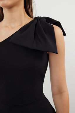 TRENDYOLMILLA Siyah Vucuda Oturan Tek Omuz Fiyonk Detayl? Dokuma S?k Midi Abiye Elbise TPRSS24EL00258  фото 4