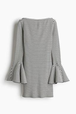 Vestido de canal? con mangas trompeta - H&m фото 2