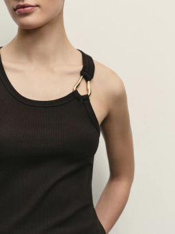 Топ с декоративным элементом / Zarina  фото 10