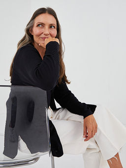 V Yaka Kendinden Desenli Cep Detayl? Uzun Kollu Kad?n Triko H?rka