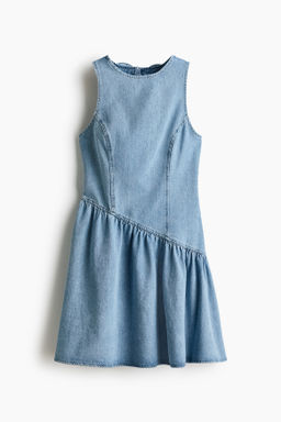 Vestido denim con falda acampanada