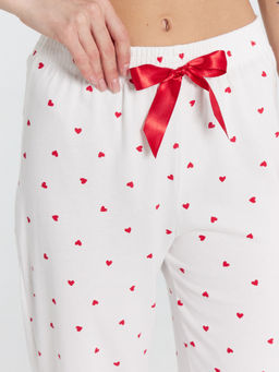 Пижама женская белая с принтом "сердечки"