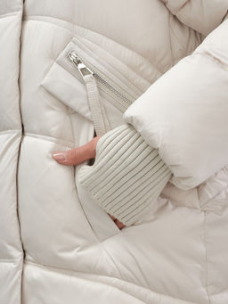 Куртка зимняя женская с мехом и капюшоном тренд бежевого цвета 7737B - Visdeer фото 5