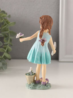 Фигурка полистоун «Девочка в бирюзовом платье, садит цветочки», 8×5.5×14.5 см