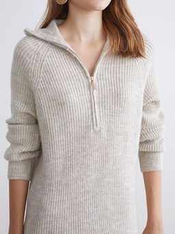 Dik Yaka Triko Elbise