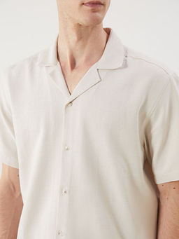 Regular Fit K?sa Kollu Keten G?r?n?ml? Erkek G?mlek