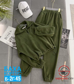 Спортивный женский костюм