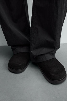 LEATHER CLOGS