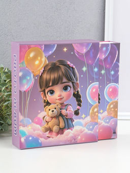 Фотоальбом на 80 фото 10х15 см "Малышка с косичками, с мишкой" в коробке 5х19х22,8 см