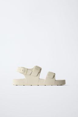 SANDALIA ENGOMADA HEBILLAS / Blanco Crudo