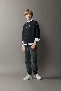 Oversize Geni_ Kal_p Bisiklet Yaka S_rt Bask_l_ Y_kamal_ Soluk Efektli Sweatshirt Erkek _ocuk - Defacto фото 2