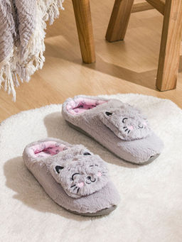 Kedi Nak??l? Kad?n Ev Terli?i