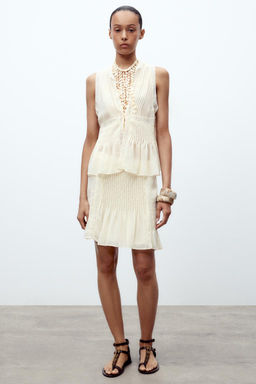 PLEATED LACE TRIM TOP