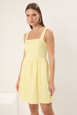 TRENDYOLMILLA Sar? Etegi Belden Ac?lan Mini Brode Dokuma Elbise TWOSS25EL00448