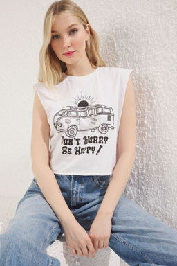 Ekru %100 Pamuk Bask?l? Kolsuz Relaxed/Rahat Kal?p Crop Bisiklet Yaka Orme T-Shirt TWOSS23TS00122