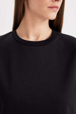 Черная женская базовая футболка с круглым вырезом и короткими рукавами, свободный крой - Defacto фото 5