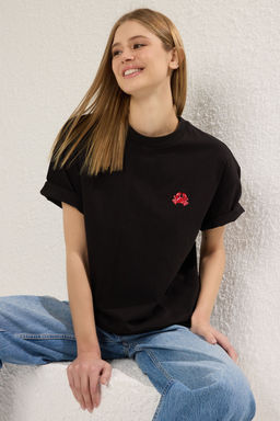 Siyah %100 Pamuk Nak?sl? Oversize/Genis Kal?p Bisiklet Yaka Orme T-Shirt TWOSS24TS00102