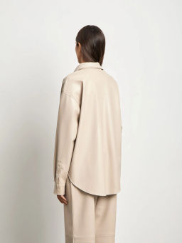 Тренд сезона - рубашка из экокожи - Emka фото 5