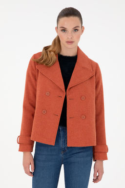 Женское пальто с рисунком плитки