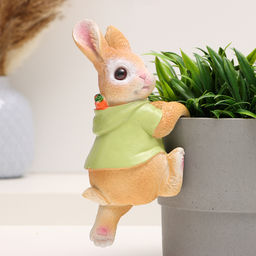 Фигурка для флорариума Зайчишка с морковкой, декор на кашпо, 17?7?7 см