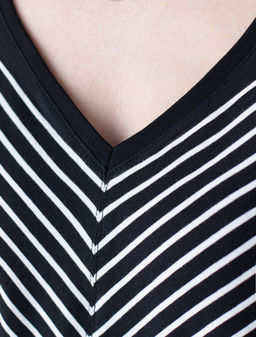 D49.069 Футболка женская черно-белый