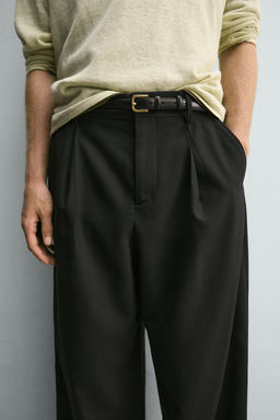 PANTAL?N RELAXED FIT PLIEGUES / Negro