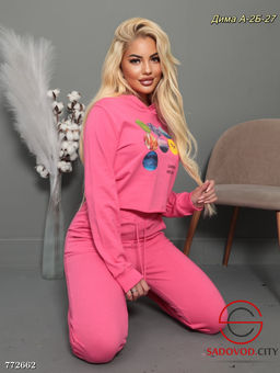 Женский спортивный костюм