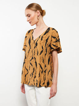 V Yaka Desenli K?sa Kollu Kad?n Bluz