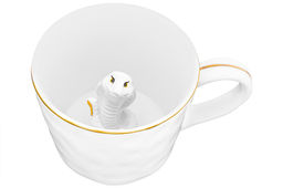 Кружка 300 мл 14*10*7,5 см Любопытная змея внутри кружки, белая с золотом