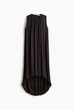 Vestido drapeado con bajo globo