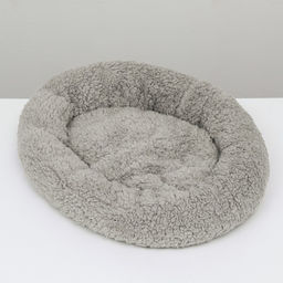 Лежанка для собак и кошек Уют, мягкий мех, 50 х 42 х 11 см, серая - Пижон фото 11