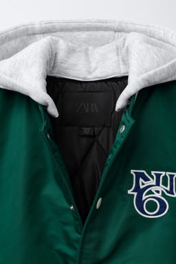 CAZADORA BOMBER NYLON TEXTO CAPUCHA DESMONTABLE / Verde - Zara фото 8
