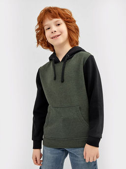 Худи для мальчиков темно-зеленое с принтом на спине, черные рукава и капюшон - Mark formelle фото 2