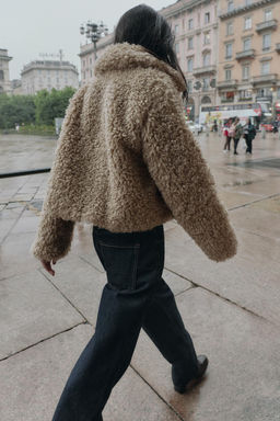 FAUX FUR JACKET WITH TOGGLES - Zara фото 3