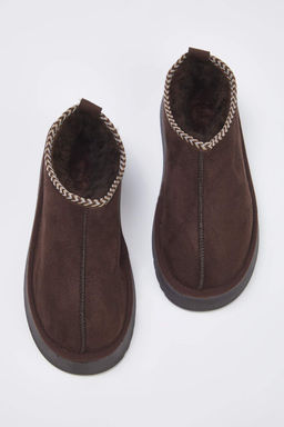 Koyu Kahverengi Nak?s Detayl? Ici Kurklu Kal?n Taban Kad?n Bilekte Terlik Bot TAKAW26BO00003