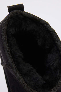 Siyah Ici Kurklu Yuvarlak Burun Duz Topuklu Kad?n Bot TAKAW26BO00001