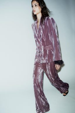 DOUBLE-BREASTED VELVET FEATHER BLAZER - Zara фото 4