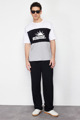 Siyah Oversize/Genis Kesim Yaz? Bask?l? Renk Bloklu %100 Pamuklu K?sa Kol T-Shirt TMNSS24TS00129