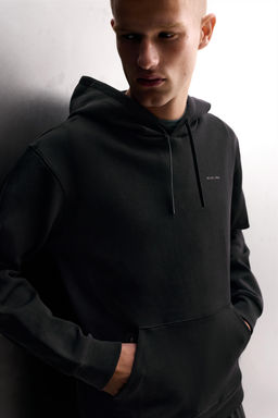 SUDADERA T?CNICA CAPUCHA / Negro - Zara фото 5
