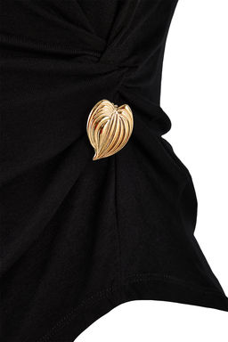 Siyah Fitted/Vucuda Oturan Kay?k Yaka Aksesuar Detayl? Yumusak Orme Bluz TWOSS26BZ00221