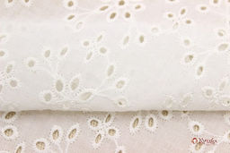 Шитье Цветочные ромбики цв.молочно-белый, ш.1.5м (вышит.часть1.32м), батист, хлопок-100% - Купава фото 2