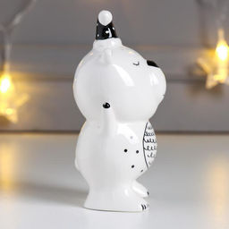 Сувенир керамика "Медвежонок в новогоднем колпаке" белый с золотом 11х5,5х6,7 см