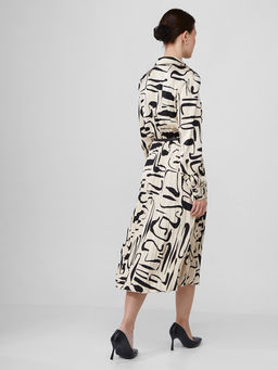 Платье из принтованной атласной ткани